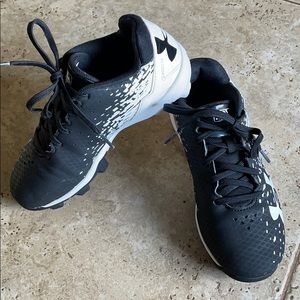 Kids Under Armor baseball/softball cleats size 13K